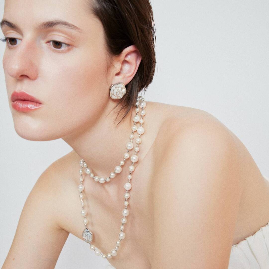 White Mother-of-Pearl Rose Pearl Long Necklace