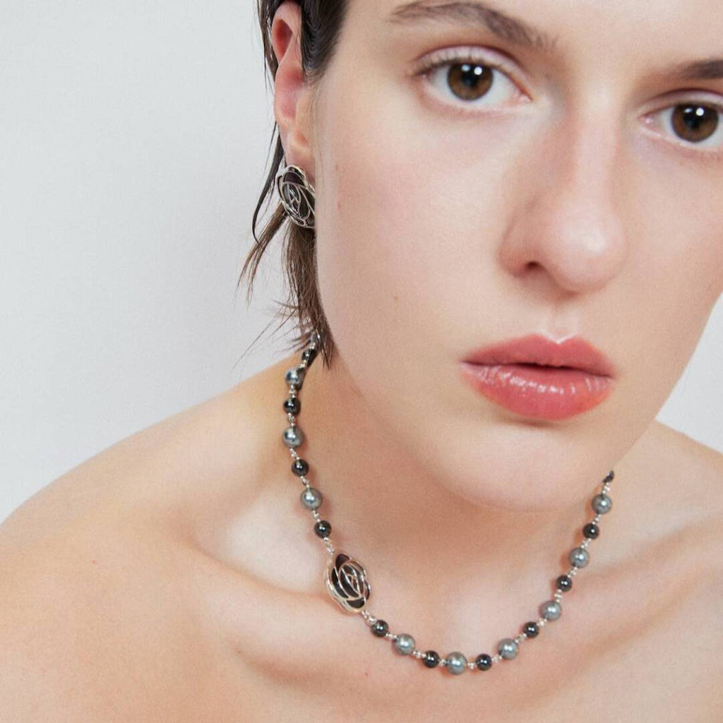 Black Mother-of-Pearl Rose Pearl Short Necklace